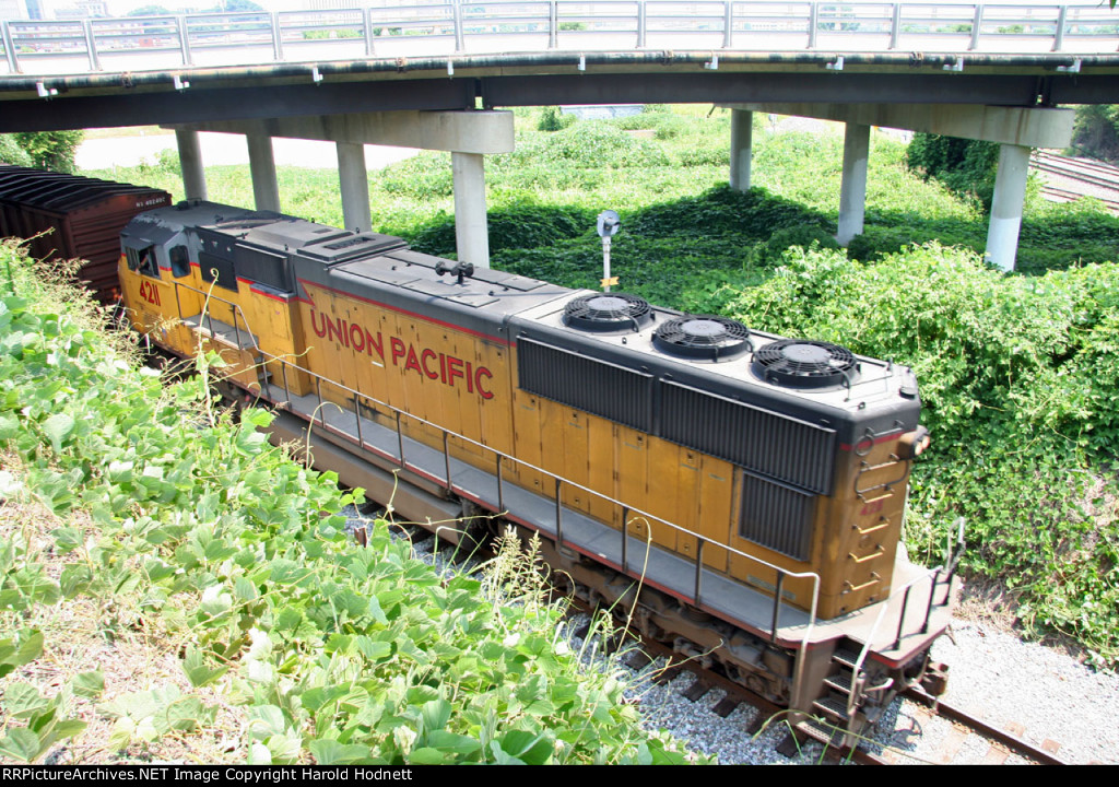 UP 4211 leads NS train E25 southbound, under the Boylan Street bridge